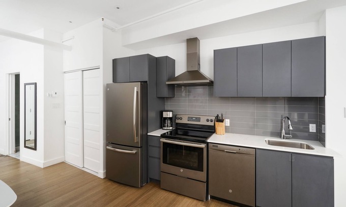 Chinatown Apartment | BAKAN - Gem in the city : MODERN loft in Old Mtl/DT
