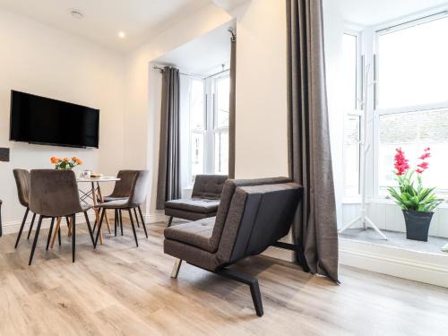 Camborne Apartment | Baker Chambers