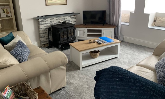 Delabole Cottage | BAKERS COTTAGE, character holiday cottage, with open fire in Delabole
