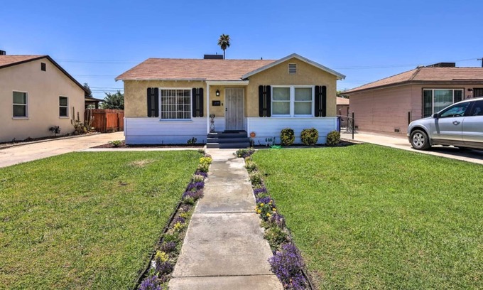 Bakersfield House | Bakersfield City Home w Patio and Garden