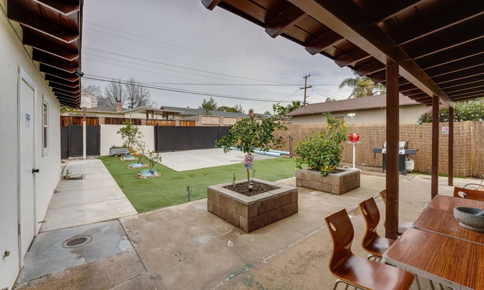Bakersfield Apartment | Bakersfield Vacation Rental ~ 5 Mi to Downtown!