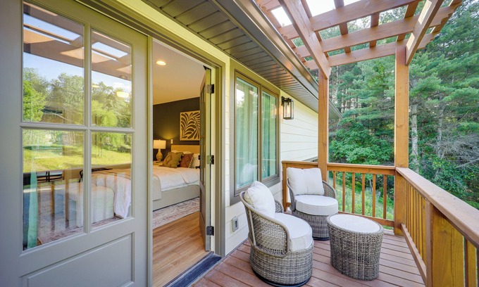 Bakersville Cottage | Bakersville Sanctuary w/Stunning Scenery, Hot Tub