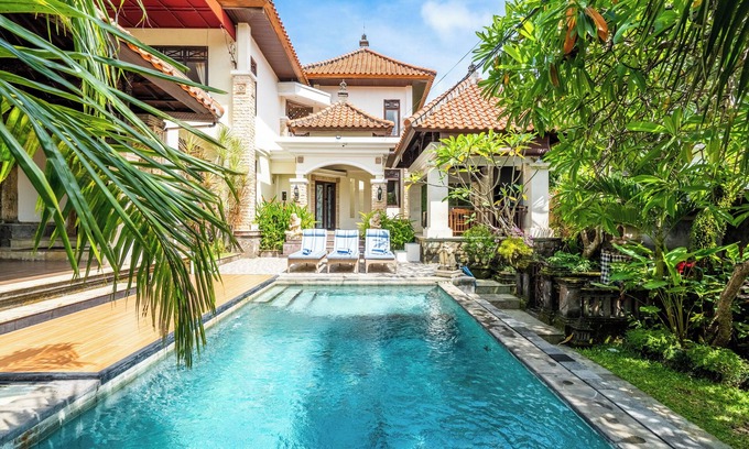 Bukit Villa | Balconies Villa