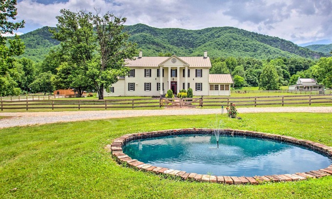 Buena Vista House | Balcony Downs Historic Home Near River Access
