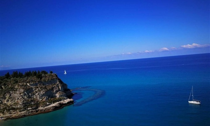 Tropea Apartment | Balcony on the Cliff Overlooking the Sea
