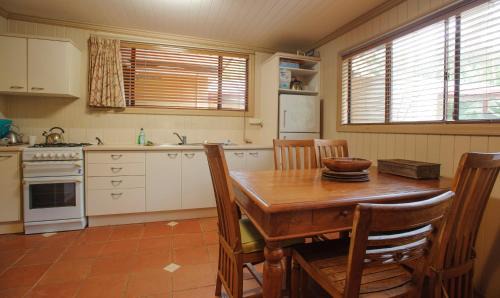 Brisbane Waterfront House | Bali Hut