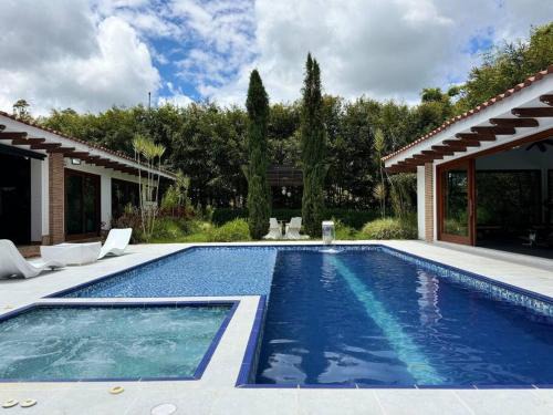 El Carmen de Viboral Villa | Bali Villa lujo en el oriente