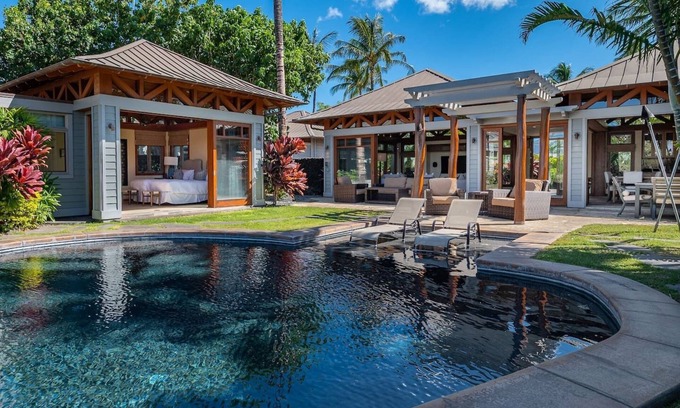 Kamuela House | Balinese-style home in Pauoa Beach Hawaii