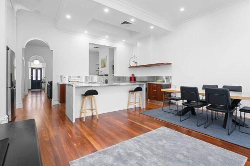Thebarton House | Ballantyne Abode