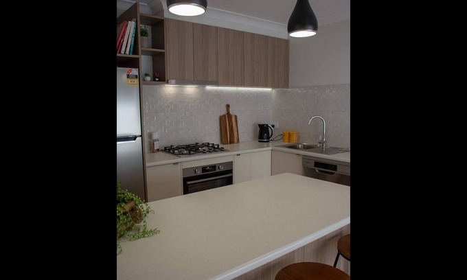 Ballarat House | Ballarat Central 2 Bd Townhouse. 5 mins Hospitals CBD Lake Cafes. Wifi Netflix.