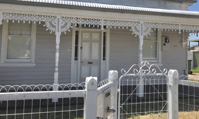Ballarat East House | Ballarat Escape - Fernleigh House