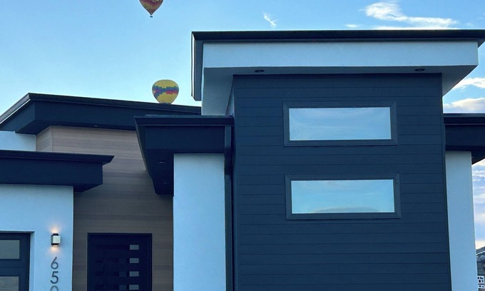 Westside House | Balloon Fiesta house in Albuquerque with roof deck, and beautiful views!