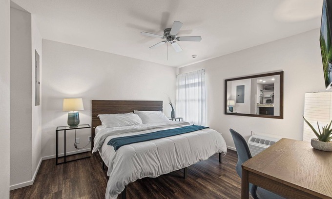 Prairie Village Apartment | Bamboo Loft Elegant Spacious - dedicated workspace dedicated Parking has a GYM