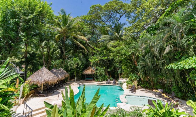 Carmen Hotel | Banana Beach Bungalows