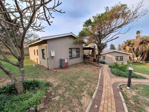Melville House | Banana Beach Club B6