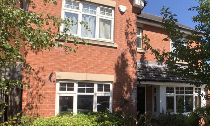 Banbury House | Banbury sleeps 10, easy access to Silverstone, NEC, Blenheim, Oxford & Stratford