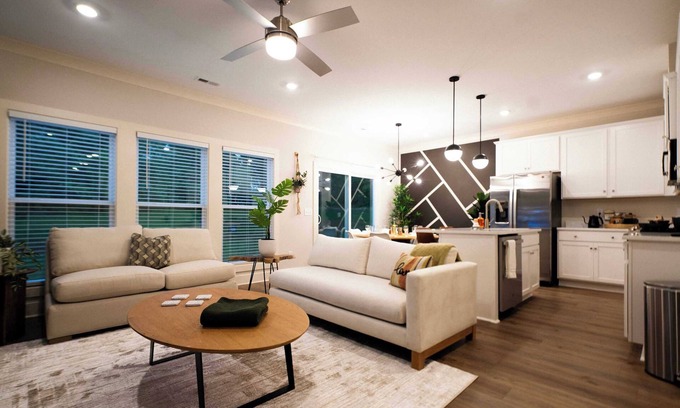 Spartanburg House | Band New Luxury Stay, 3 min to Downtown Sleeps 10