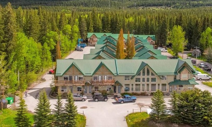 Harvie Heights House | Banff woods lodge