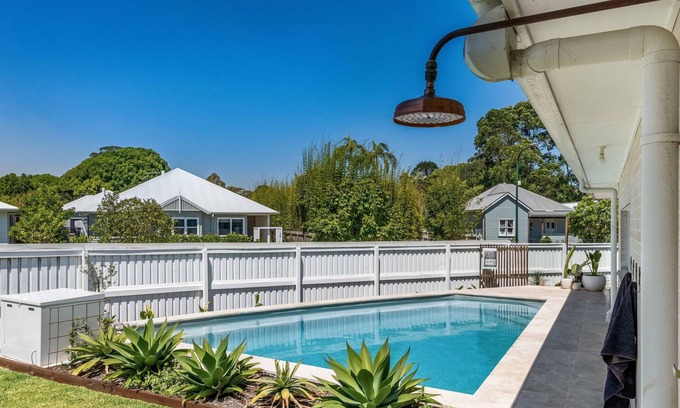 Bangalow House | Bangalow Breeze - Lovely pool - Walk to centre