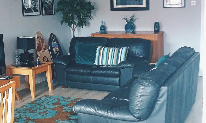 Bangor Apartment | Bangor - 2 Bed Apartment- Sleeps 4 -PrivateParking