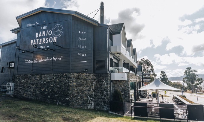 Jindabyne Hotel | Banjo Paterson Inn