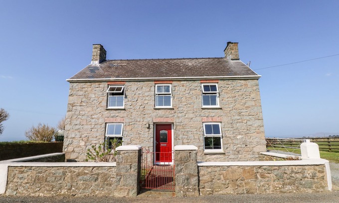 Croesgoch Cottage | BANK HOUSE FARM, family friendly, with open fire in St Davids