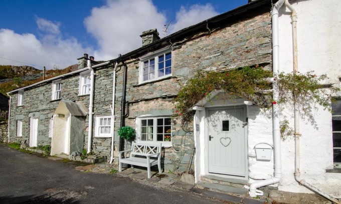 Chapel Stile House | Bank View
