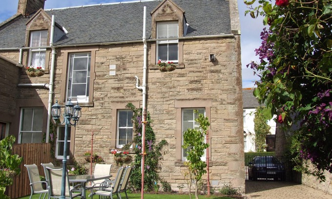 Chirnside Apartment | BANK VIEW, pet friendly, country holiday cottage in Chirnside