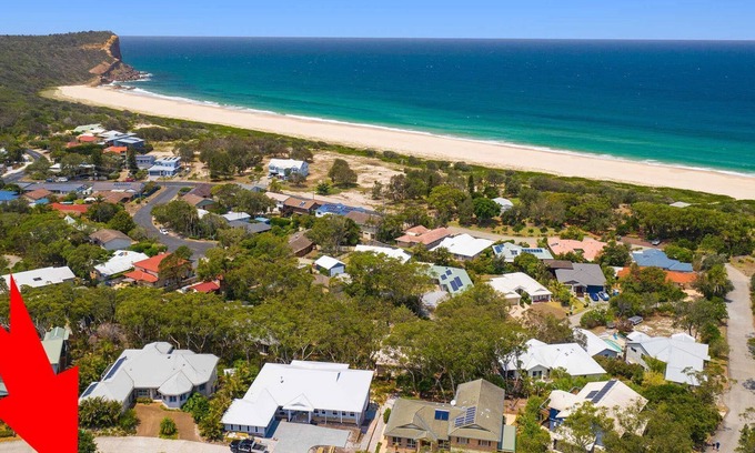 Dunbogan House | Banksia Breeze - surrounded by nature