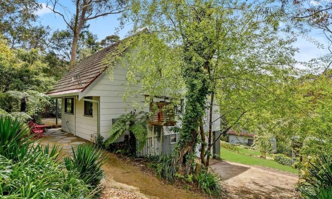 Leura House | Banksia Cottage, pretty cottage with garden