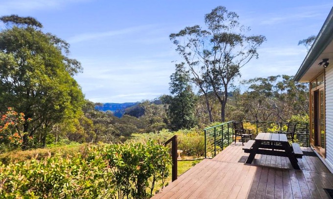 Leura House | Banksia Tops
