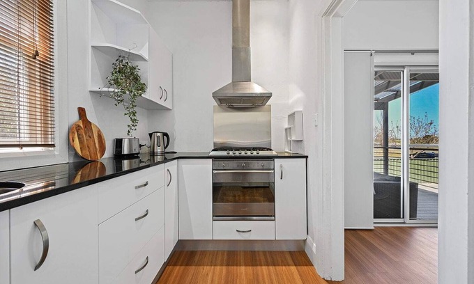 South Bathurst House | Bant Cottage - Gorgeous Renovation, Neatly Styled