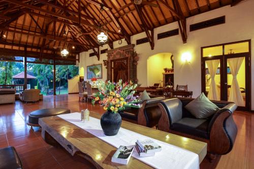 Anturan Resort | Banyualit Spa 'n Resort Lovina