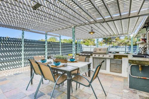 Encanto House | Bar and Fire Pit Pet-Friendly Phoenix La Casita