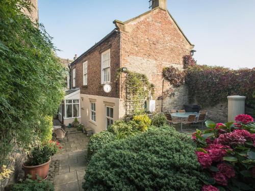 Middleham House | Barbican Cottage