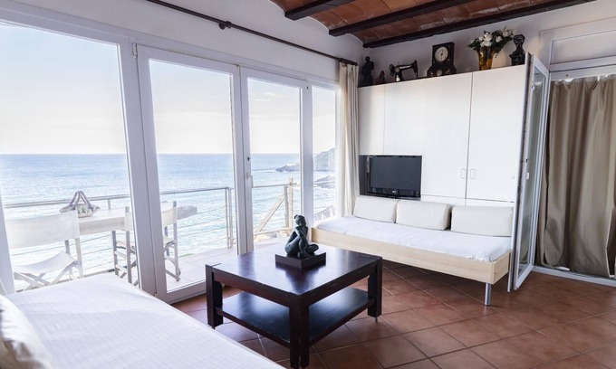 Port de la Selva Villa | Barca Serena: Vistas de Ensueño