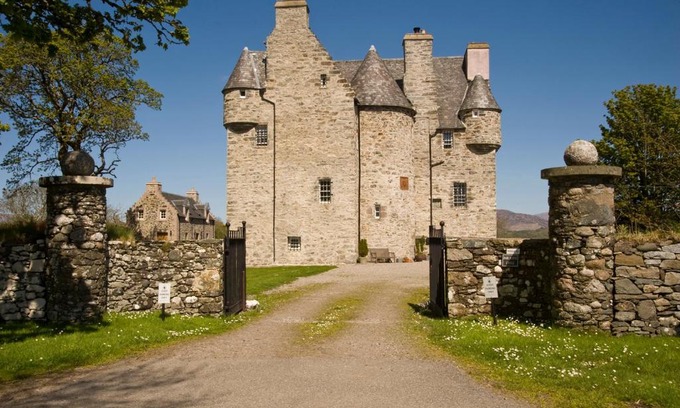 Benderloch Bed & Breakfast | Barcaldine Castle