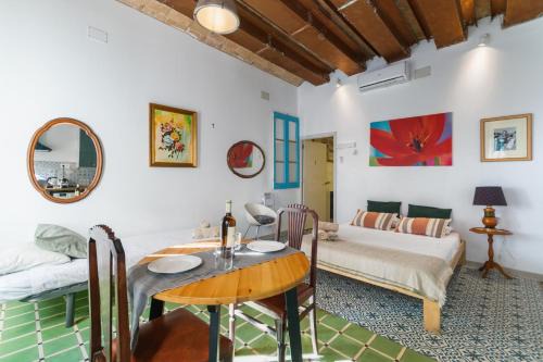 Sant Adria de Besos Apartment | Barcelona Studios with private kitchen, toilet & shower 20min from the center 5min to the beach