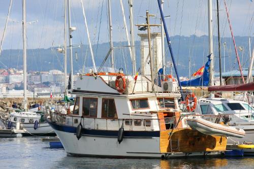 Cangas Boat Rental | Barco 12 mts centro Cangas
