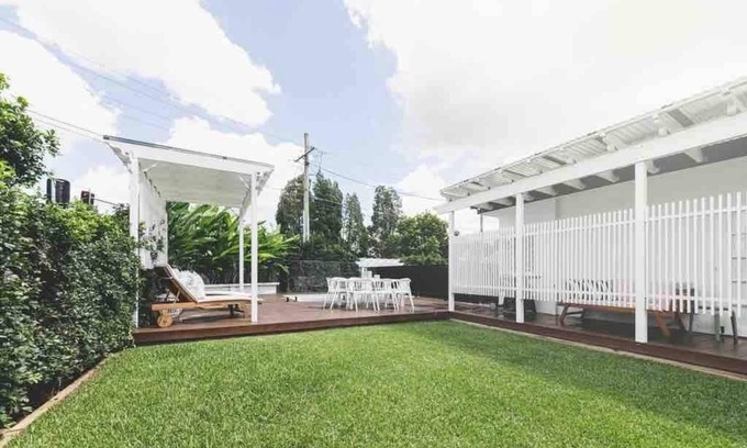 Bardon House | Bardon Luxe 3 bed 2 bath + pool