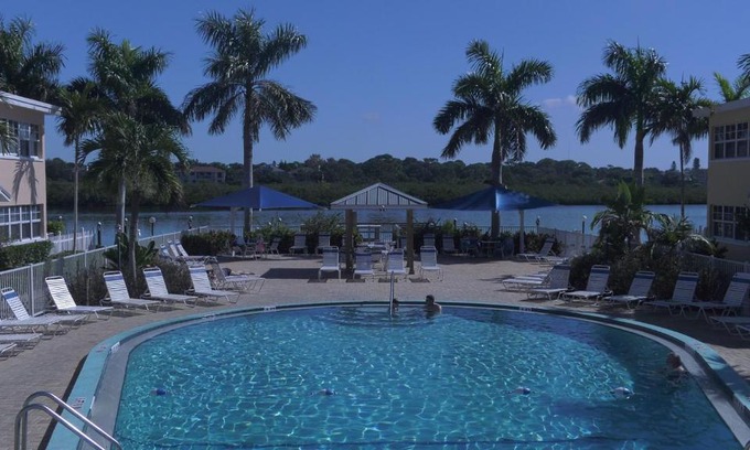 Indian Shores Resort | Barefoot Beach Resort