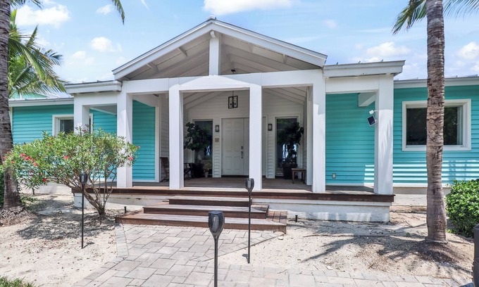 Alice Town House | Barefoot Haven-4 Bedroom Beachfront Home- RWBimini/Bimini Bay Community