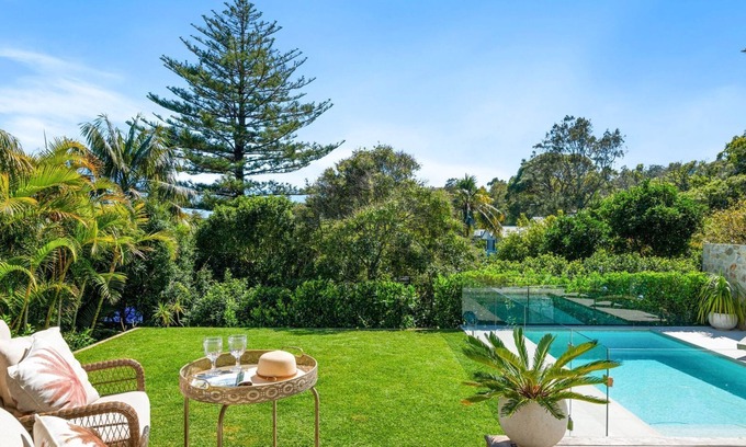 Avalon Beach House | Barefoot Lux Avalon Beach by TCC