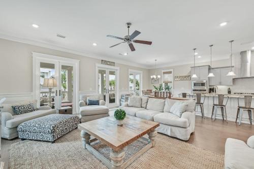 Santa Rosa Beach House | Barefoot Paradise by AvantStay Walk to Beach Pool Bikes