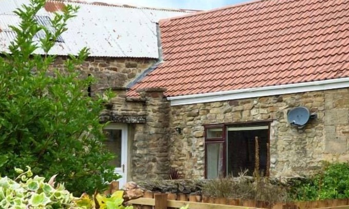 Darlington Cottage | BARFORTH HALL COTTAGE, pet friendly, with hot tub in Gainford