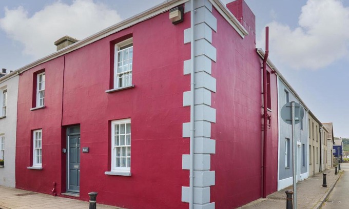 Aberaeron House | Bari
