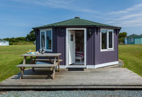Hartland House | Barley Bay