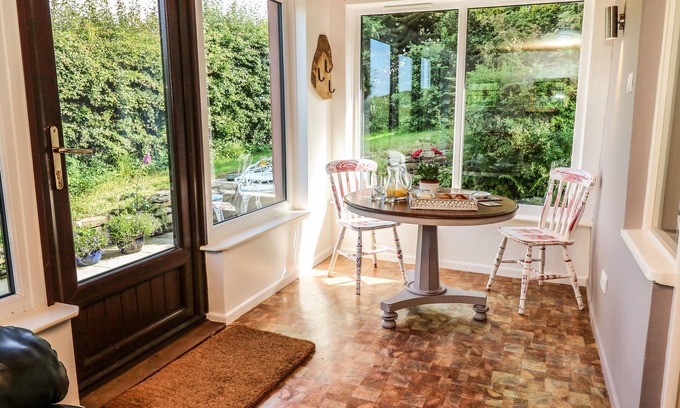 Felinfach Cottage | BARLEY COTTAGE, romantic, with open fire in New Quay