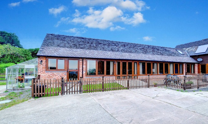 Kingswood House | Barn 1 - Two Bedroom House, Sleeps 3