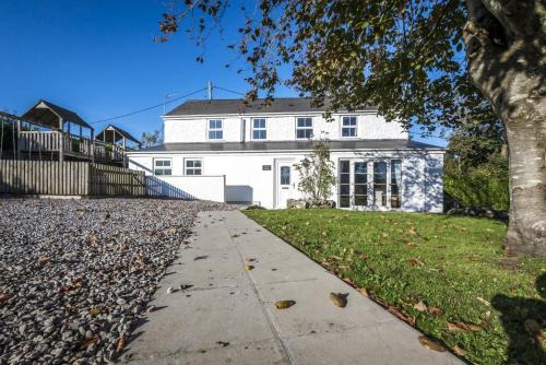 Penally Apartment | Barn Conversion - Hot Tub - Penally - Tenby